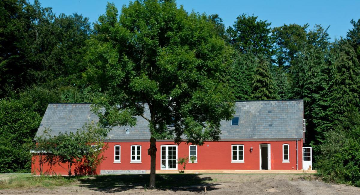 Knagelbjerghus i Svanninge Bjerge, som bruges i forbindelse med Bikubenfondens natursociale indsats Natur til et godt liv. Foto: Casper Tybjerg