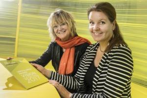 Fra venstre: Direktør for Esbjerg Kunstmuseum Inge Merete Kjeldgaard og inspektør Christiane Finsen. Fotograf: Torben E. Meyer